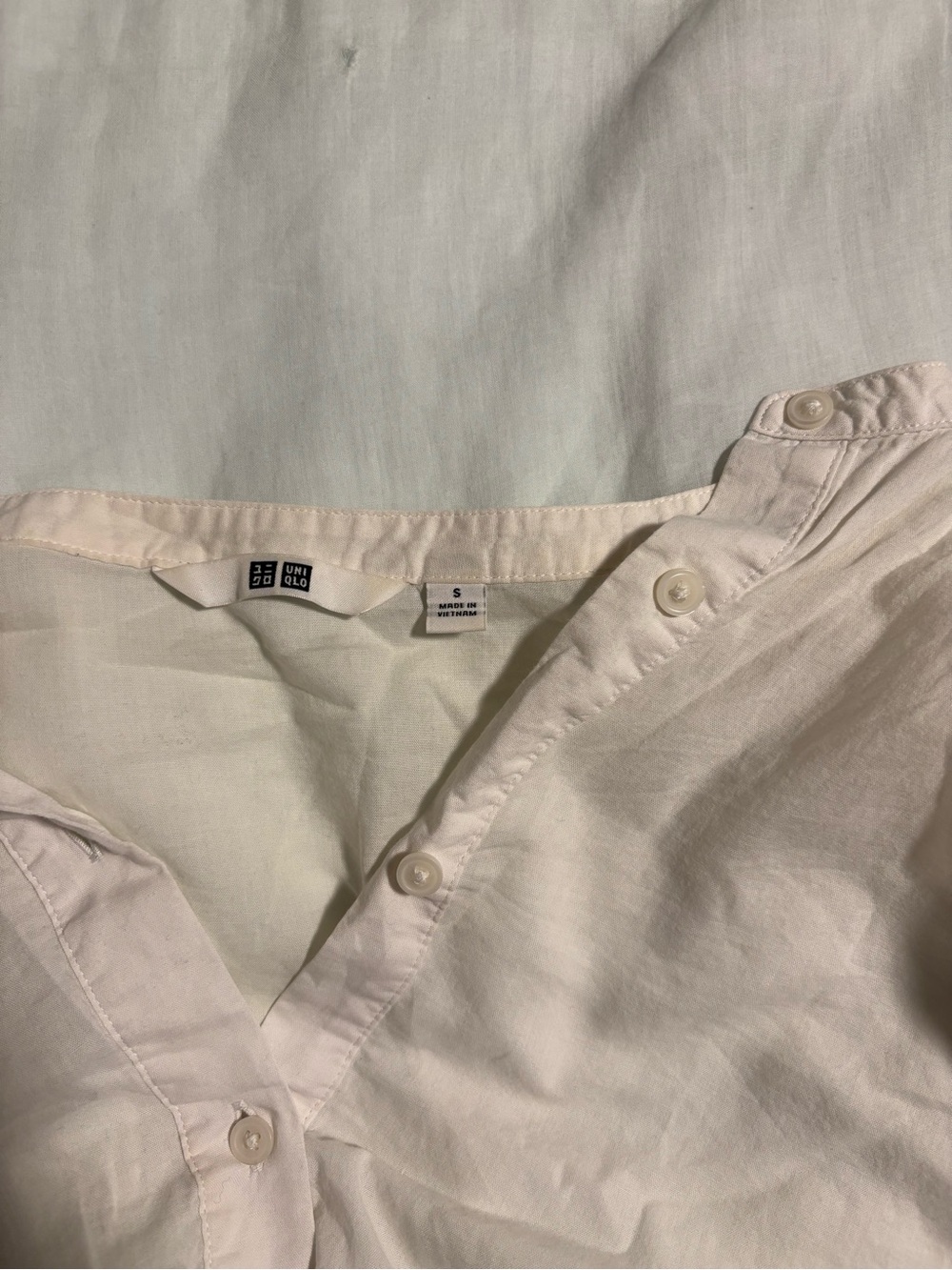 Lightweight UNIQLO White Button-Front Top - Picture 4 of 4